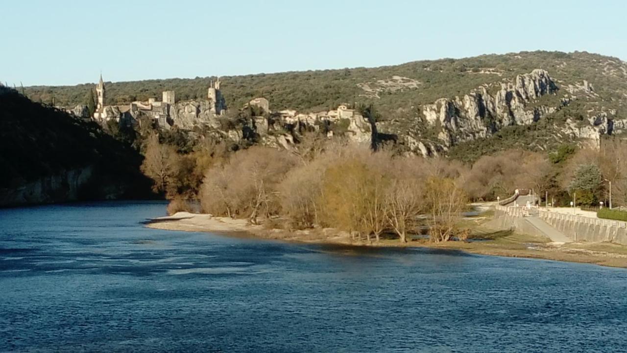L'Oustau Bonur Bed & Breakfast Bourg-Saint-Andeol Bagian luar foto